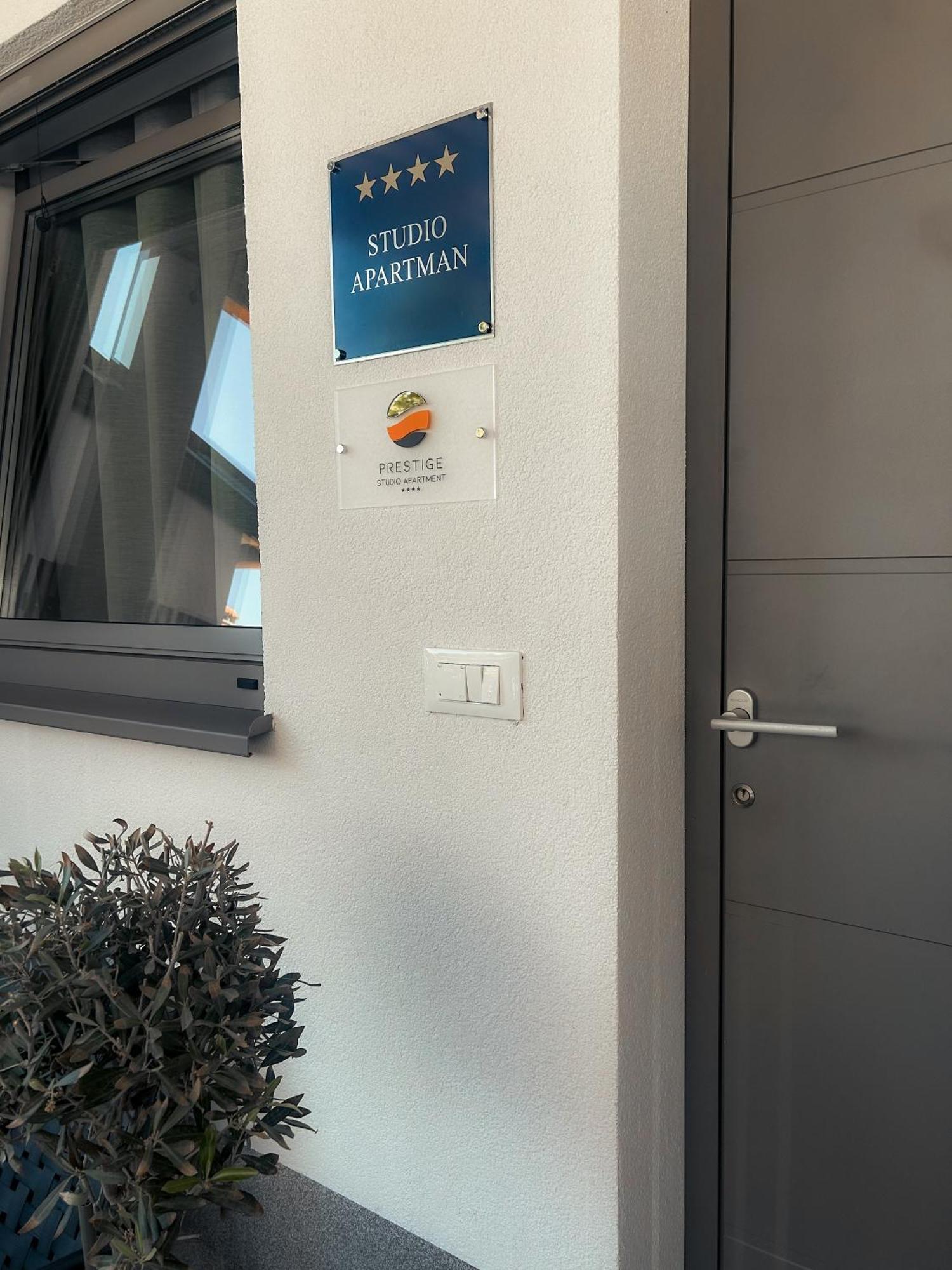 Prestige Studio Apartment 로비니 외부 사진