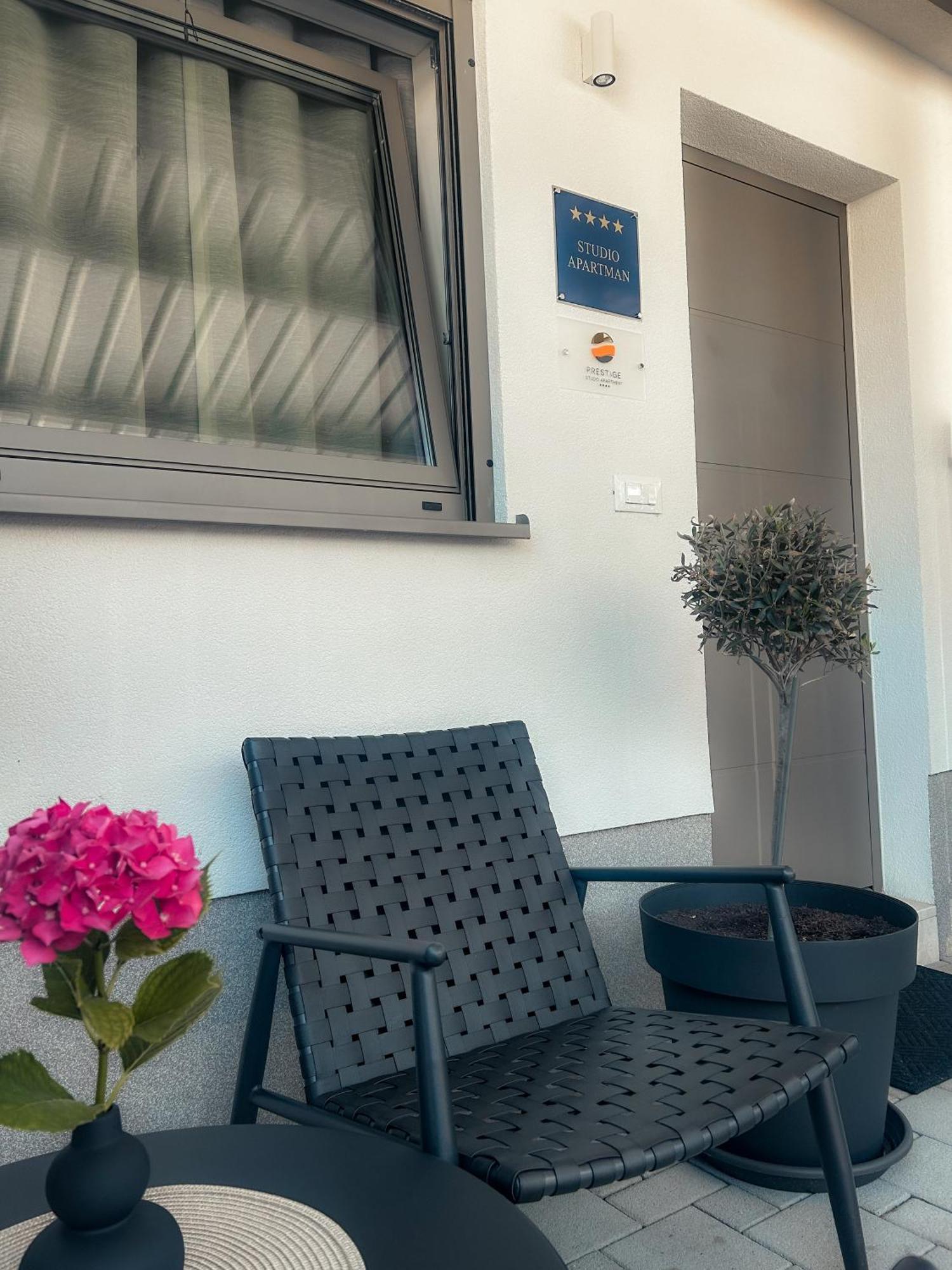 Prestige Studio Apartment 로비니 외부 사진